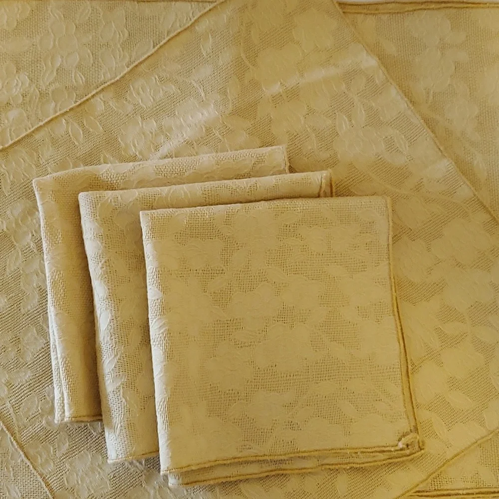 GOLD Damask Napkins & Placements